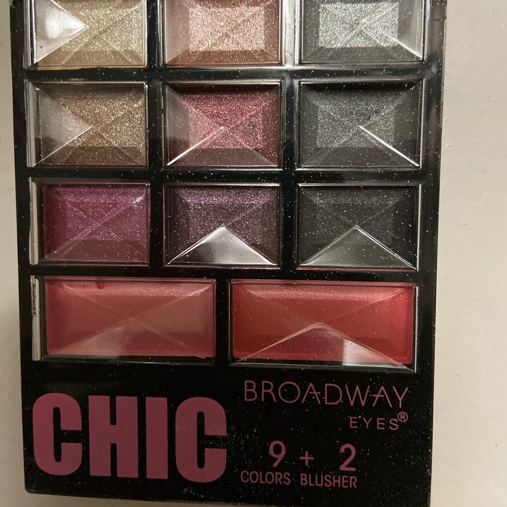 broadway eyes chic 9 colors 2 brushes eyeshadow